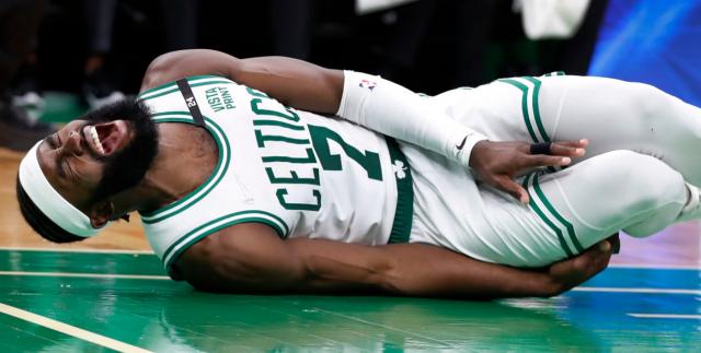 皇冠体育官网-名记曝布朗半月板部分撕裂 坚持带伤作战或需手术