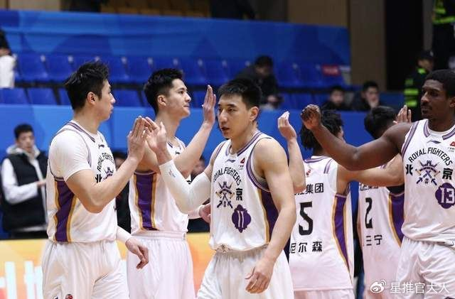 皇冠体育官网-6战4负沦为混子球队!CBA少帅下课倒计时,战术单一还引发内讧|北控男篮|张庆鹏|浙江男篮|天津男篮|男篮_新浪体育_新浪新闻