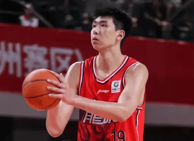 皇冠体育投注-稳定发挥!徐昕出战24分钟,投篮6中5得到12分6篮板1助攻